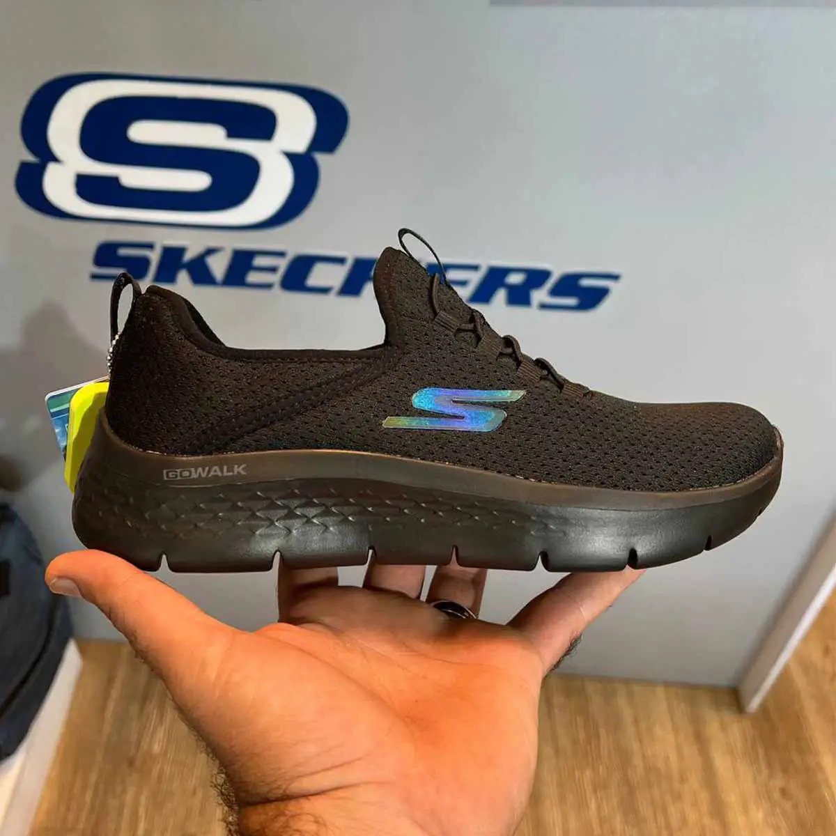 -----skechers-go-walk-124815-bbk-ezgif.com-webp-to-jpg-converter